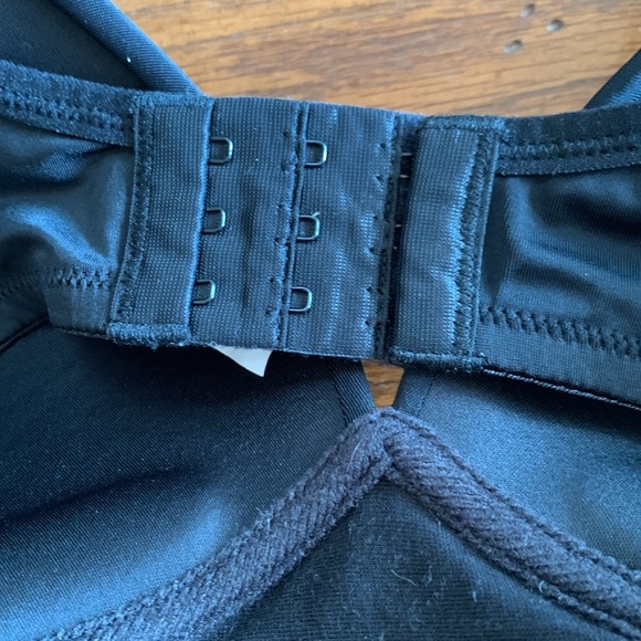 Warner's Women's Blissful Benefits Wireless Lift
T-Shirt Bra Black Size 38C - Picture 4 of 9